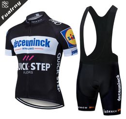 Conjuntos de carreras 2021 Black Quickstep Cycling Team Jersey 19D Bike Shorts Set Ropa Ciclismo MENS Summer Pro Ciclismo Maillot Bottom Cl9809095