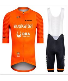 Conjuntos de carreras Euskadi Cycling Team Orange Jersey Bibs Shorts Traje MTB Ropa Bicicleta Maillot Go Pro Conjunto Ciclismo Hombre Bike1938415