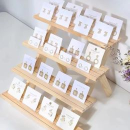 Bastidores Paquete de joyería de 2/3/4 niveles estante de almacenamiento multicapa pendientes de madera maciza estante de cartón soporte de exhibición de mesa de venta al por menor portátil