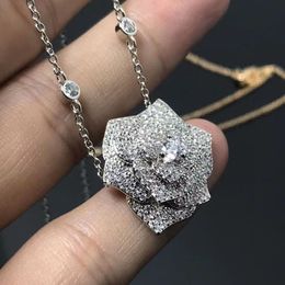 Betoverende Rose Blossom ketting: sprankelende legeringhanger in zilver, roségoud en goud. Perfect voor Valentijnsdag. Aanbeden door dames. 45 cm+5cm extender ketting