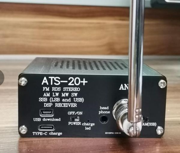 Radio Ats20+ / Ats25+ Ats25x1 Si4732 Receptor De Radio Allband Fm Lw(mw Sw) Ssb +Antena De Látigo +Batería + Cable Usb + Altavoz