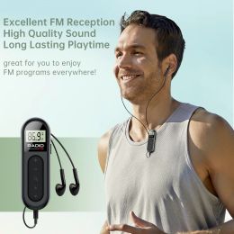 Radio Portable Mini Pocket FM Radio 76108MHz Radio Receiver Backlight LCD Affichage des écouteurs câblés 3,5 mm Prise en charge de la charge Typec