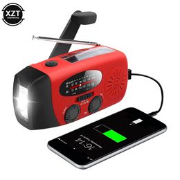 Radio Solar Hand Crank RADIO Ontvanger Mini Draagbare AMFM Weer Met Multifunctionele Zaklamp NoodstroomvoorzieningBank 230830