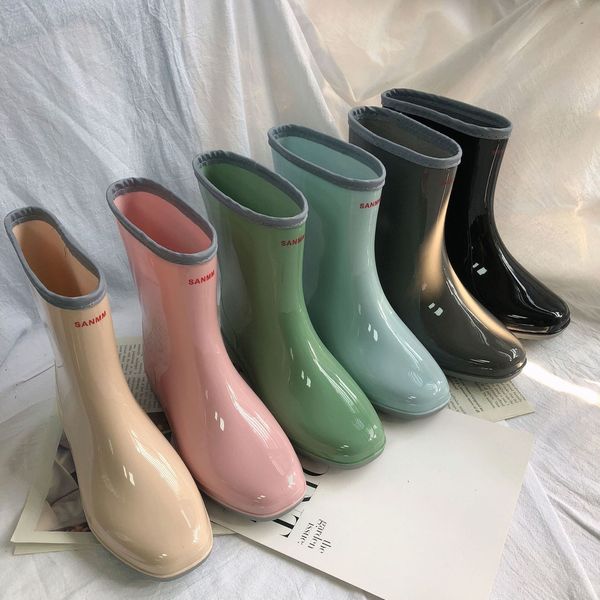 Botas de lluvia Comemore Moda Midtube Señoras Pvc Antideslizantes Zapatos de agua para mujeres Zapato de goma Botas de cocina Chanclos 230330