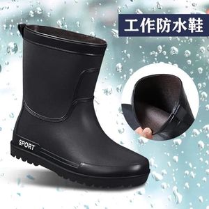 Botas de lluvia Botas de lluvia antideslizantes de tubo medio Botas de lluvia para exteriores para hombres Zapatos de goma resistentes al desgaste más zapatos impermeables para trabajo de pesca de algodón 231128