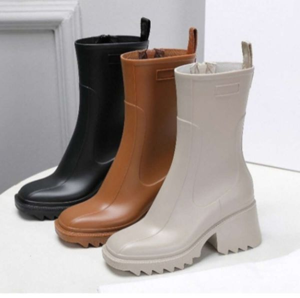 Rain Boots Nouveau Luxurys Designers Femmes Bottes De Pluie Angleterre Style Étanche Welly En Caoutchouc Pluies D'eau Chaussures Bottines Bottines