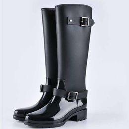 Bottes de pluie style punk fermeture éclair bottes hautes femmes bottes de pluie couleur pure chaussures d'eau en caoutchouc d'extérieur pour femme 36-41 plus la taille 230713