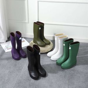Bottes de pluie résistantes à l'eau pour femmes, bottes au genou, Tube moyen, fond épais, cheminée, chaussures Martin de Style britannique