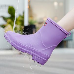 Regenlaarzen waterlaarzen vrouw regen waterdichte enkel rubberen laarzen vrouwelijk comfort werk tuin galoshes regen schoenen sapato chuva 230815