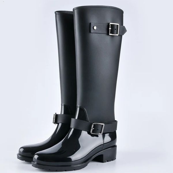 Botas de lluvia Botas de lluvia para mujer Botas de lluvia impermeables Moda antideslizante Zapatos de agua de tubo largo Versión coreana Botas de agua para adultos de tubo medio Mujer 231101