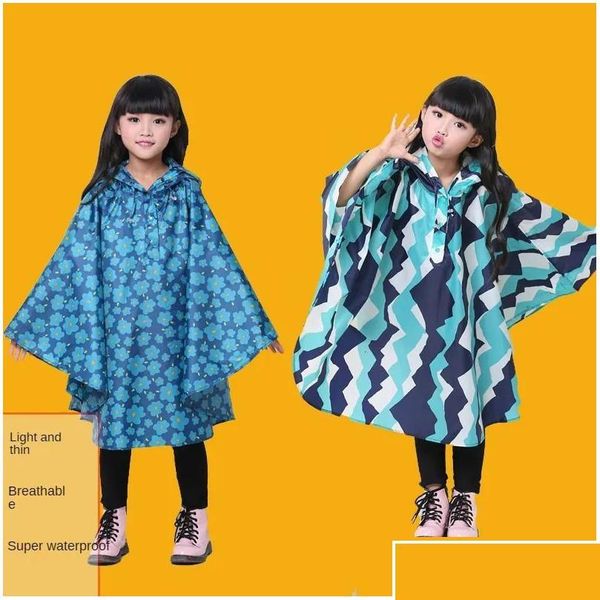 Vêtements de pluie 2023 Enfants Raincoat Polyester Mignon Bébé Manteau d'extérieur Combinaisons imperméables Poncho Big Hat Student Rainwear 231031 Drop D Dhcvw