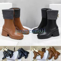 Plume PVC Betty Boot Women Chaussures Designer Boots Mallo Abkle Welly Jamie Shoe Beeled Knee High Imperproof Outdoor Platform Plateforme Rainshoes S chaussures