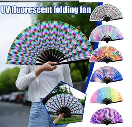 Regenboog opvouwbare ventilatoren 33 cm grote opvouwbare handrave ventilator Chinese/Japanse gradiënt kleurrijke reflecterende opvouwbare ventilator muziekfestival fan dansfan geschenken