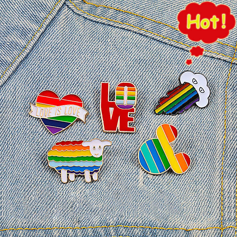 Rainbow Heart Cloud Brosch Pins Cartoon Colors Fårmus Emalj Pin Coat Hat Letter Metal Badge LGBT Jewelry Lesbian Gay Gift