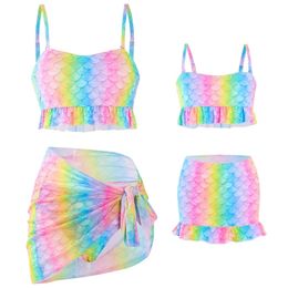 Rainbow Mother Daughter Association de maillots de bain Famille Set Sirène Mommy and Me Swimwear 3pcs Femmes Filles Bikini robes Vêtements 240520