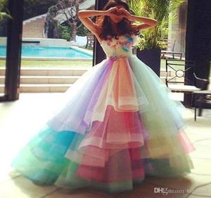 Vestidos de fiesta Rainbow Vestido de pelota 2020 Sweetheart Tierled Tulle colorido Vestido de fiesta 16 Party con flores Vestido de quinceanera incluso8594195