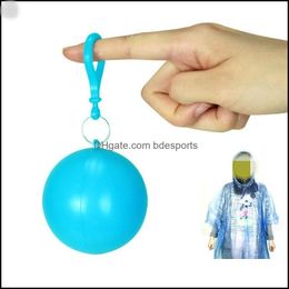 Regenjassen Regen Gear HouseKee Organisatie Home Garden Wegwerp Raincoat Plastic Ball Key Chain Draagbare bolvormige zaak Reizen Wandelen