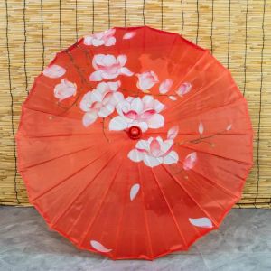 Parapluies en papier anti-pluie Artisanat traditionnel chinois Manche en bois Papiers à l'huile Parapluie Fête de mariage Scène Performance Props Vente en gros