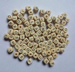 Aléatoire 1000 pièces 10mm Alphabet en bois perles en vrac carrées en bois perles en vrac avec lettre initiale pour la fabrication de bijoux et l'artisanat de bricolage