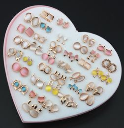 Bijoux aléatoires entiers 36 paires boucles d'oreilles opales filles femmes 039S Cat Stone Design Boucles d'oreilles Styles mixtes pour la fête Christ2297577