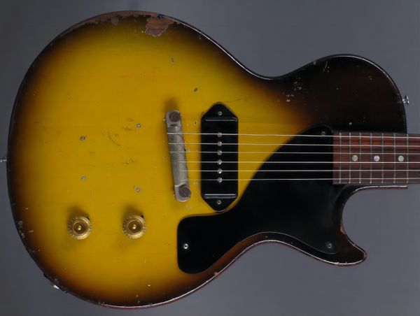 Rare 1957 Junior Sunburst Brown foncé de la guitare électrique à la guitare électrique One Piece Couc de corps, P-90 Pickup d'oreille de chien, Wrap Around Bridge 2569