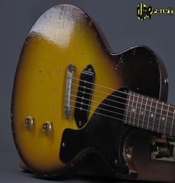 Rare 1957 Junior Tobacco Sunburst Dark Brown Heavy Relic Guitare électrique Corps à coupe unique 1 pièce Cou sans écharpe Joint P90 Dog 8642023