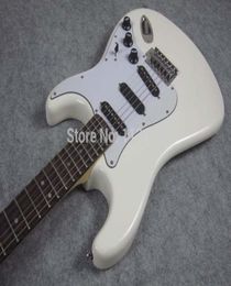 Rare Custom Shop Artiste Signature Guitare Ritchie Blackmore Années 70 Gris Blanc ST Guitare Électrique Touche Festonnée 3 Col Boulon4759478