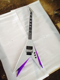 Rare Double V Jack Kiss Vinnie Vincent Metallic Purple Silver V Guitarra eléctrica Floyd Rose Tremolo Tailpiece, Locking Nut, Chrome Hardware