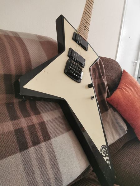 Rare Hamer GT Glenn Tipton Judas Priest Guitare électrique crème blanche originale Kahler Tremolo Bridg China EMG Picups, incrustation de points de matériel noir