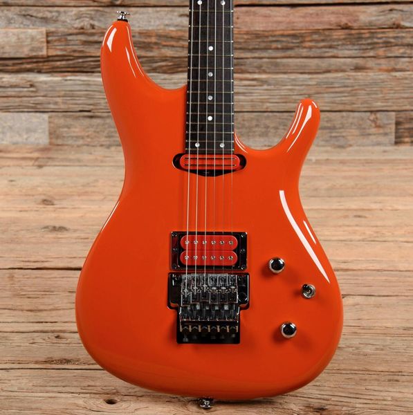 Rare JS2410 Joe Satriani Signature Muscle Car Naranja Guitarra eléctrica Floyd Rose Tremolo Bridge Tuerca de bloqueo 3 piezas Mástil de arce Diapasón de palisandro Pastillas rojas