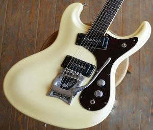 Rare Mosrite The Ventures 1965 Modèle Pearl White Guitare électrique B500 Tremolo Birdge7996139