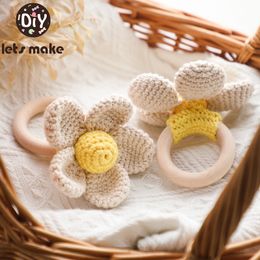 Rattles Mobiles 1PC Crochet Flower Rattle Toy Chupete Pulsera BPA Free Wooden Teether Ring Baby Product Mobile Pram Cuna Wood born Gifts 230615