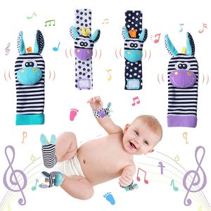 Hochets Mobiles 4PcsSet Poignet pour Bébés Bébé Mignon Peluches Pied Hochet Chaussettes 012 Mois Infant Garçon Fille cadeau de naissance 230615