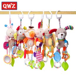 Rammelaars Mobiles QWZ Cartoon Baby Speelgoed 012 Maanden Bed Wandelwagen Mobiele Hangende Rammelaars geboren Pluche Baby voor Jongens Meisjes Geschenken 230901