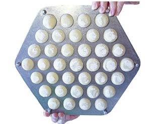 Molde para albóndigas Ravioli pelmeni, cortador de molde de Metal, herramienta de cocina, utensilios de cocina de 37 agujeros