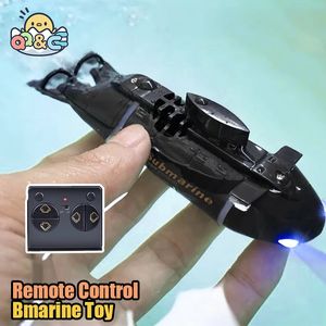 RC Boat Bmarine Toy Simulation Mini Ship Modèle rechargeable étanche 2.4G Télécommande Sous-marin Jouets pour garçons Enfants Cadeau 240223