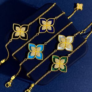 Italia marca Clover Designer Charm Pulseras de 18k Gold Shining Bling Crystal Diamante Sweet 4 Leaf Flower Bangle Love Jewelry for Fiest Wedding