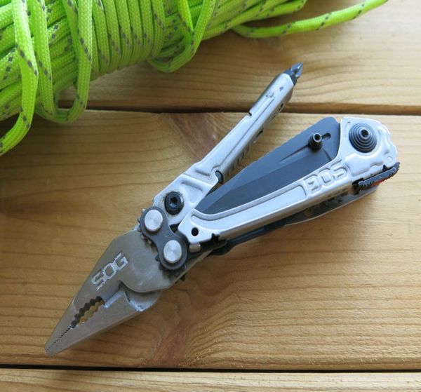 RC1001 Réacteur polyvalent EDC Tactical Survival Sports Camping Tools Tools Piler Tournevis Coron Canopéner8107233