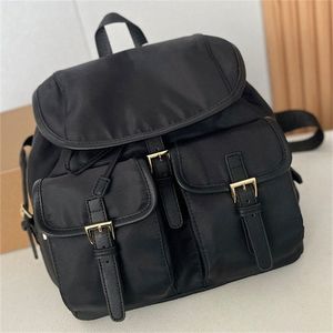 Re Nylon Mochila mediana Detalles Saffiano Correas de nailon tejidas ajustables Asa Bolsa con cremallera Logotipo de triángulo de metal esmaltado Cierre con cordón Mochila 12B8 #