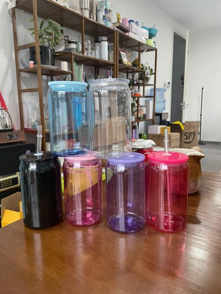 Prêt à expédier sans BPA 16 oz transparent transparent multi couleurs gelée arylique soda bière verre peut gobelets en plastique avec paille transparente et couvercles de couleur pour autocollants UV et emballages en vinyle