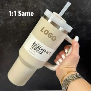 Prêts à expédier Gobelets Quencher H2.0 Tasses en acier inoxydable de 40 oz avec poignée en silicone Couvercle et paille Les tasses de voiture de 2e génération continuent de boire des bouteilles d'eau froide 123