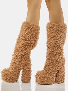 Echte 2024 Lady New Women Leather lederen dikke hakken schoenen knie laars lange laarsjes ronde tenen catwalk lamsplatform wintergrootte 34-43 trouwfeest fuzzy