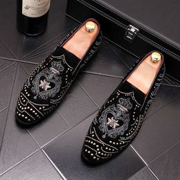 Men famosos famosos holandeses de cuero de pelús los zapatos de patinaje estampado bordado bordado nuevo zapatos de gamuza negro suave con solado 964