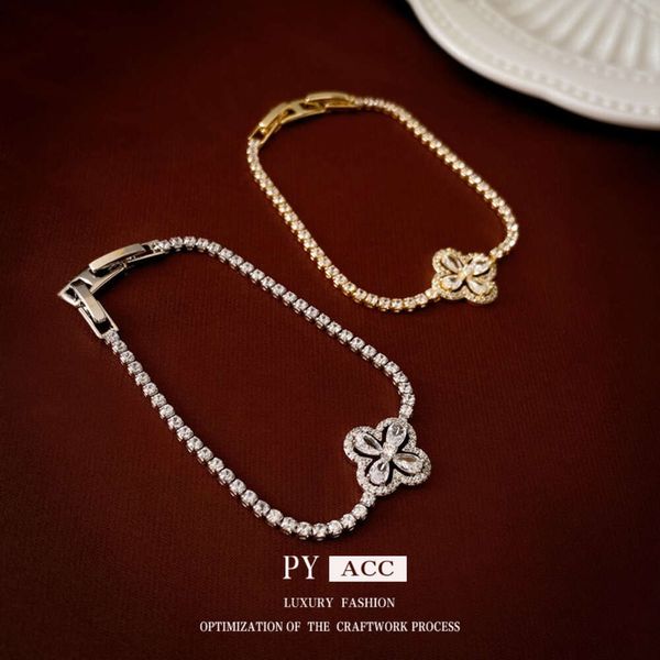Real Gold Electroplated Zircon Flower Boucle de la Corée du Sud Instagram Light Design Feel Bracelet Simple and Unique Articraft pour les femmes
