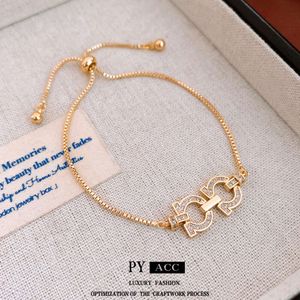 Echte gouden geëlektropleerde zirkoonbrief eenvoudig populair op internet, modieuze en trendy armband, woon -werkverkeer, hoogwaardige handwerk voor vrouwen