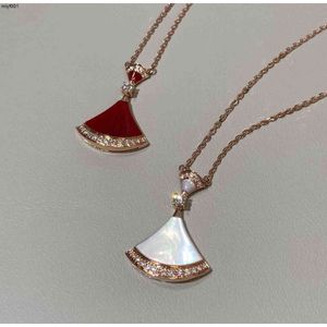 Collier pendentif en forme d'éventail spécial en or véritable avec diamants et perles de coquillage naturel style agate rouge avec certificat et emballage en boîte