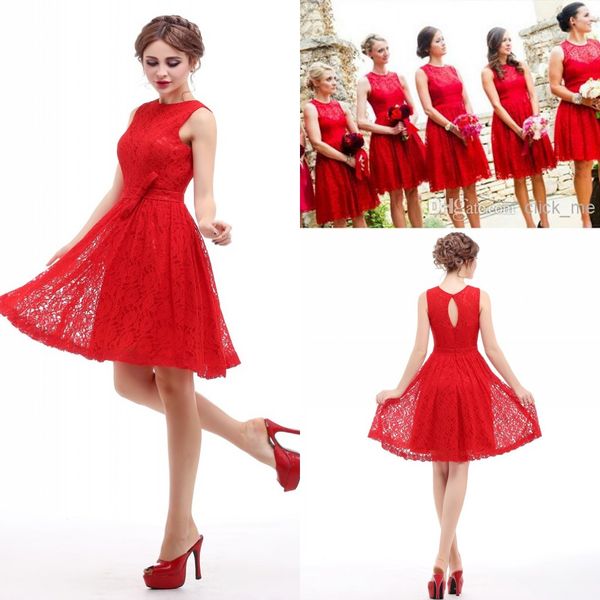 Imagen real Vestidos de dama de honor cortos rojos Menos de $ 50 Joya Hueca y cremallera Vestidos de dama de honor de encaje Vestido de fiesta de talla grande con lazo barato