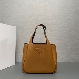 Real Le cuir mini sac de mode de mode sac à main le couture inverse de couture souligne la rondeur douce de la silhouette de ce sac à main avec boîte