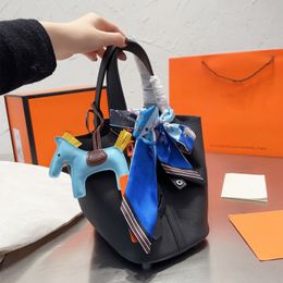 Echt lederen nieuwe schoudertassen emmer tas vrouwen boodschappentas ontwerper handtassen hoogwaardige kruislichaam met slot picotin 20 cm 11 kleuren