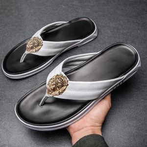 Chinelos de couro real sandálias para homens e mulheres, sapato único casual antiderrapante com sola macia chinelos de luxo de alta qualidade Zapatos Hombre P1